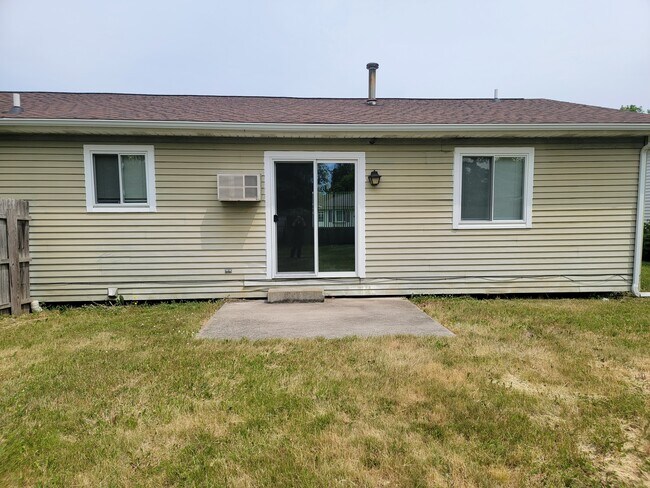 Building Photo - 6293 Amanda Dr