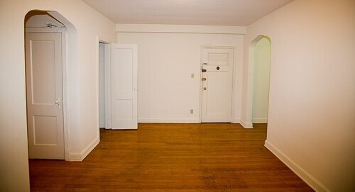 L'Enfant Lounge - 1731 28th St SE