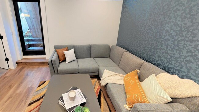 Building Photo - Furnished Bedroom in NOPA