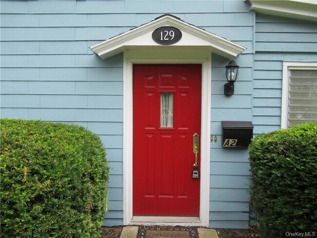 Foto del edificio - 129 Charles Colman Blvd