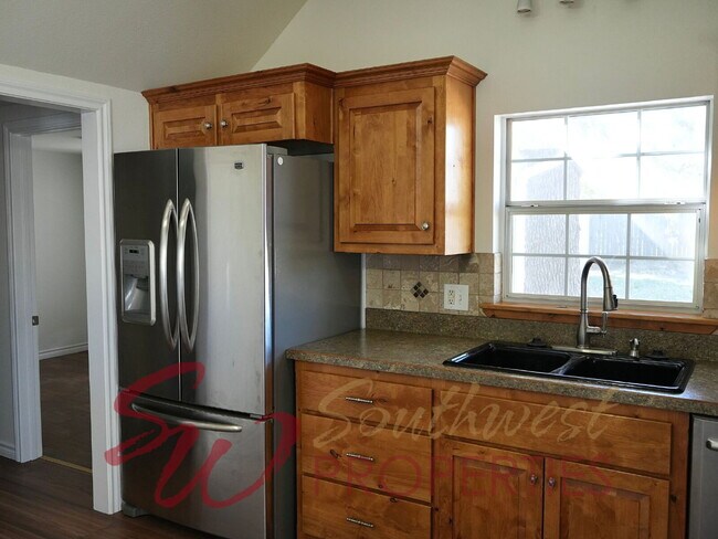 Foto del edificio - Good looking 3 bedroom 2 bath with huge yard!