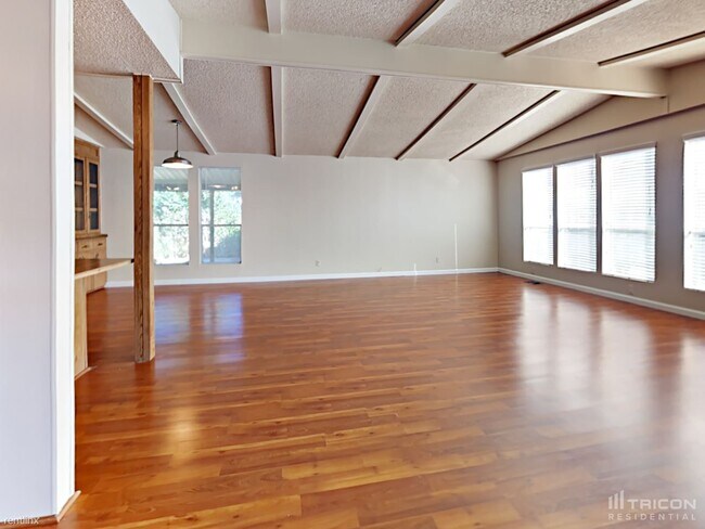 Building Photo - 1476 Marshall Rd