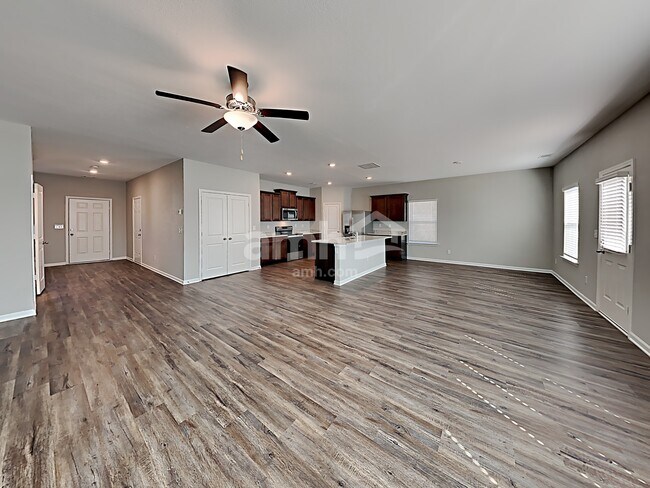 Building Photo - 609 Gleaner Way