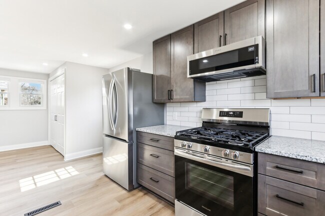 Cocina - 1715 W Custer Ave