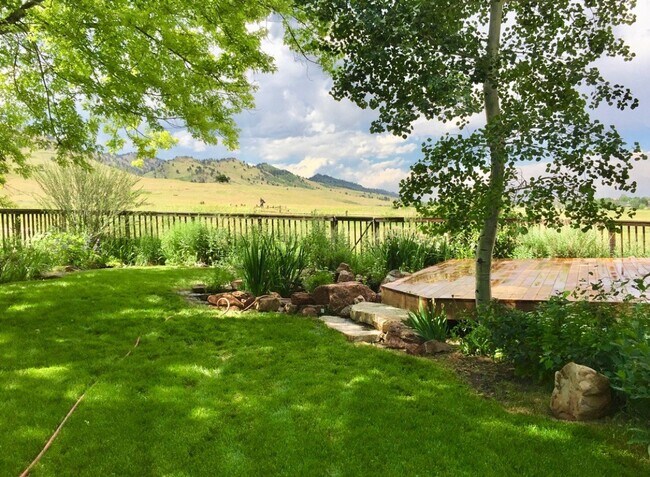 Building Photo - Exceptional 5-Bedroom Home in Premier Nort...