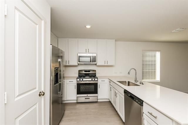 Foto del edificio - 2700 Mistwood Dr