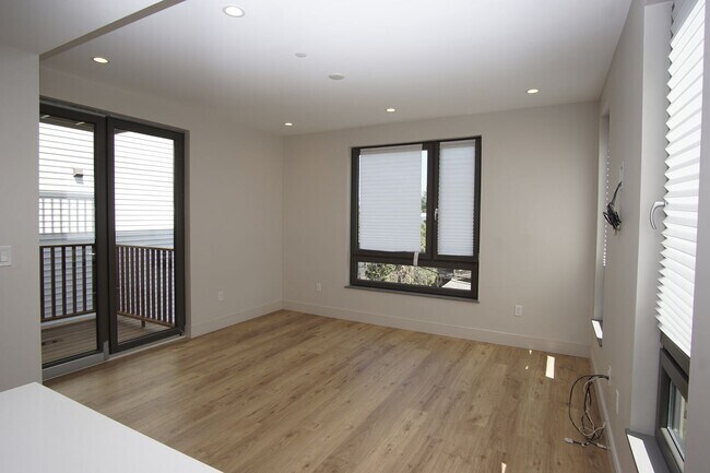 Building Photo - 86 Bromfield Rd