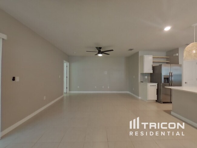 Foto del edificio - 8989 Royal River Cir