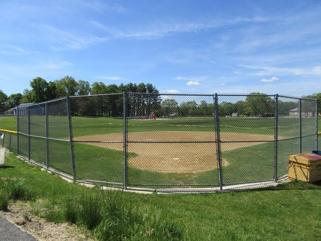 154 Reed St, Rockland, MA 02370 Townhouse for Rent in Rockland, MA