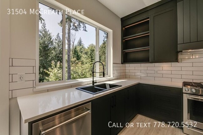 Building Photo - New Executive 5 Bedroom 4 Bathroom Home