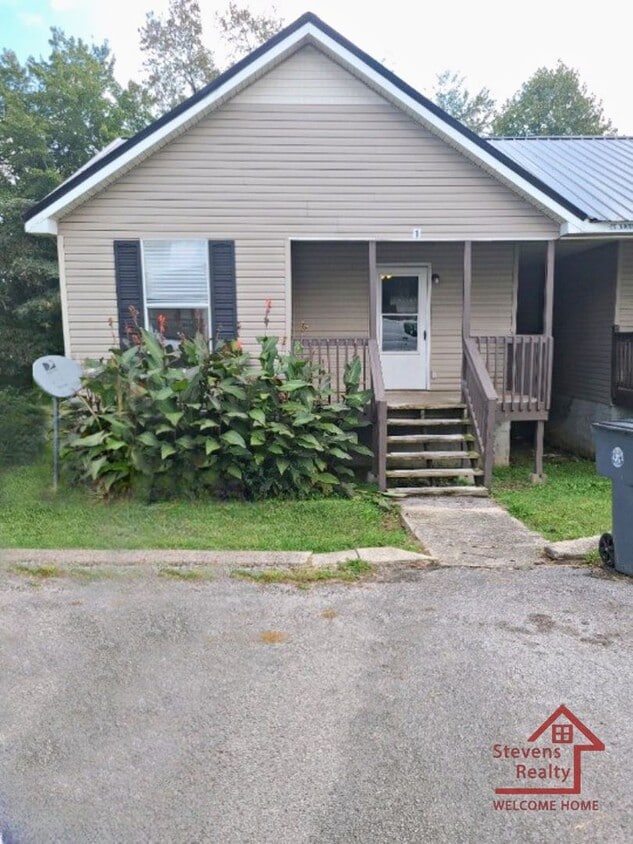 Primary Photo - 220 Dogwood Pointe Dr