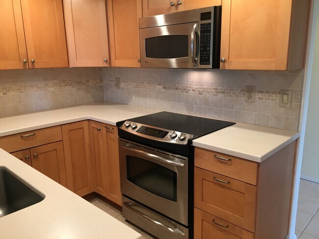 Kitchen - 15249 Sunwood Blvd