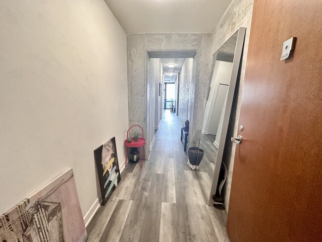 Foto del edificio - 235 W Van Buren St