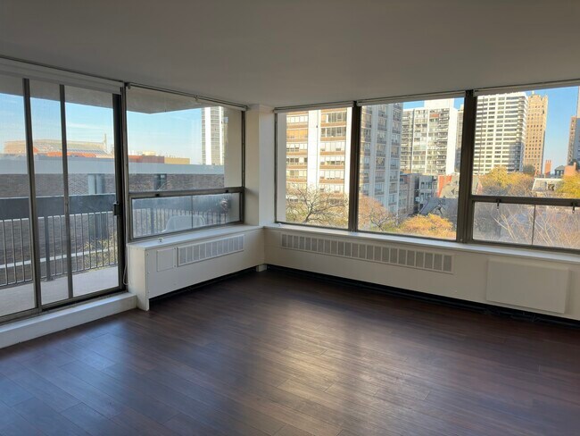 Building Photo - 1460 N Sandburg Terrace