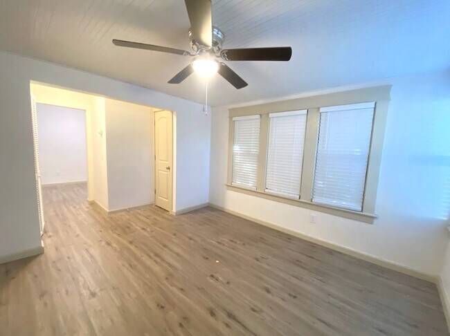 Foto del edificio - 2177 Weston Way