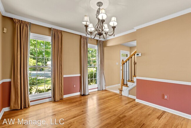 Building Photo - 4 br, 2.5 bath House - 5 Leonard Ct