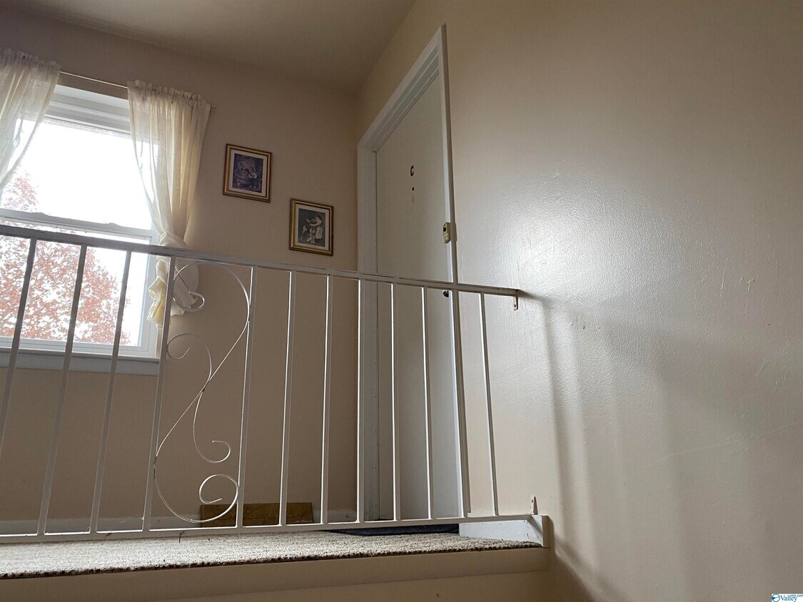 Primary Photo - 8206 Willowbrook Cir SE