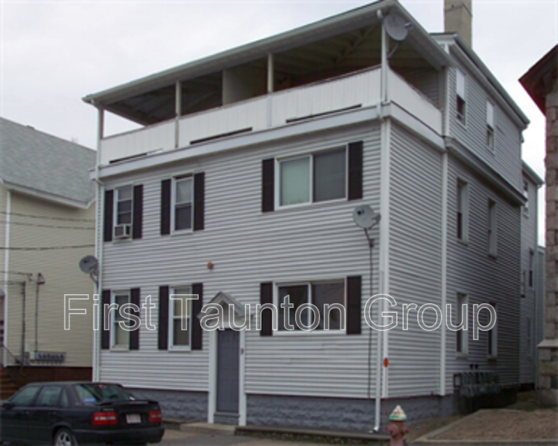 Primary Photo - 9 Cedar St