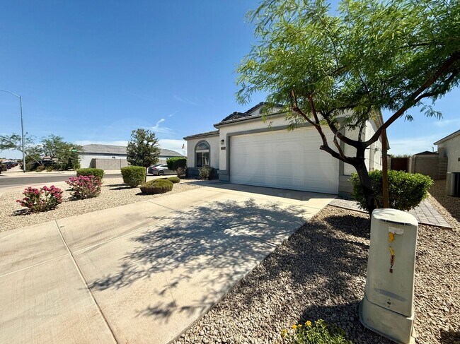 Building Photo - 1647 W Aztec Dr
