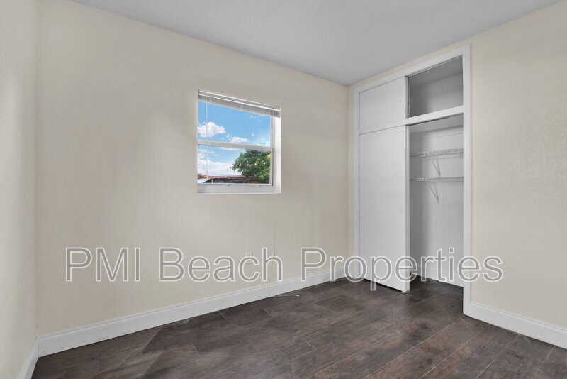 Photo - 1821 Montague St