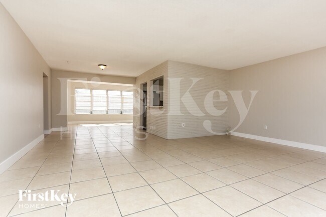 Foto del edificio - 7728 Alhambra Blvd
