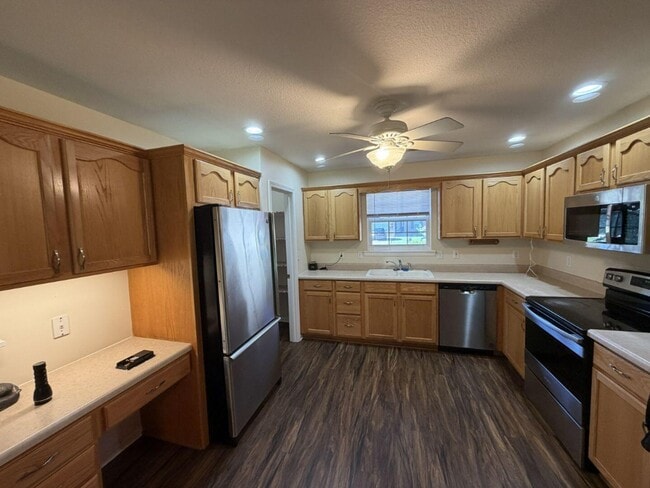 Building Photo - 509 Amazon Dr