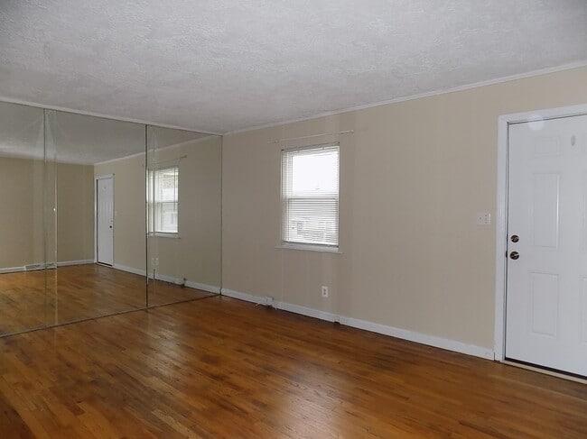 Building Photo - 90 Ploch Rd