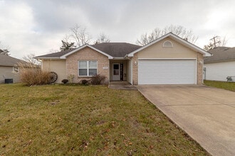 Building Photo - 2 1606