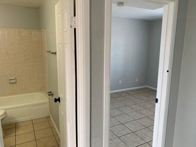 Building Photo - 2780 Menlo Square Dr