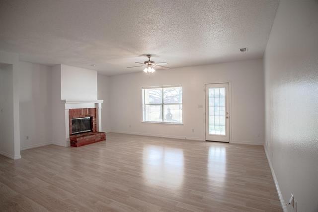 Foto del edificio - 6985 Meadow Ridge Cir