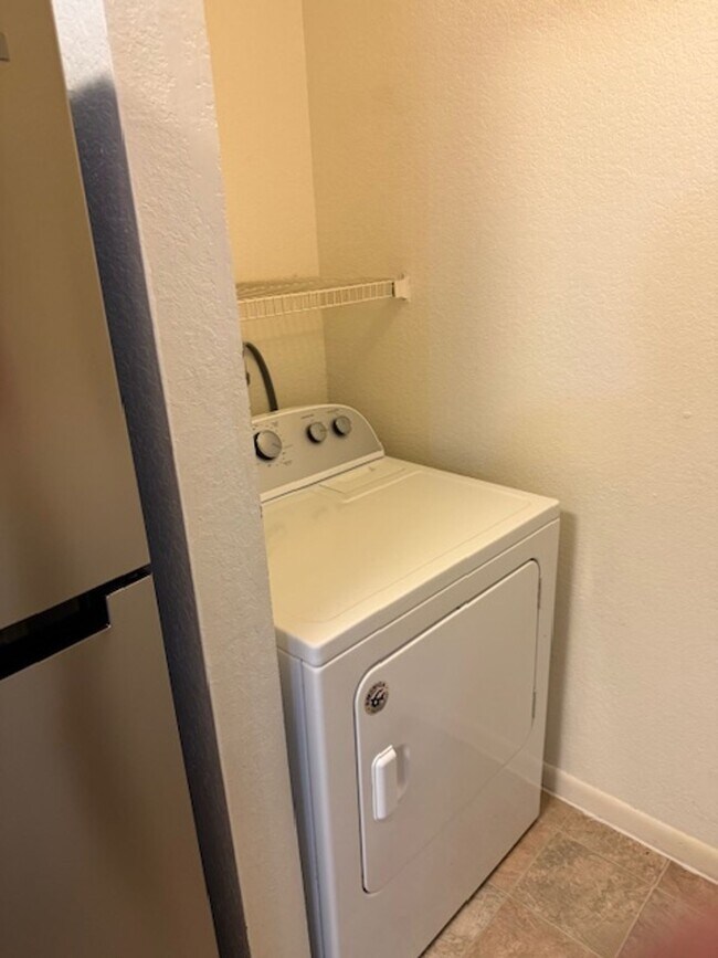 Foto del edificio - LEXINGTON PLACE ONE BEDROOM CONDO