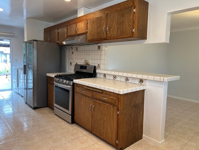Building Photo - 11160 Greenlawn Ave