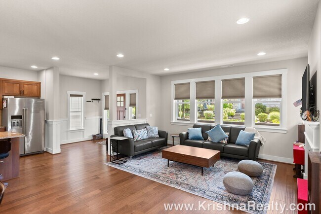 Building Photo - Gorgeous *Corner Lot* 4 BD* 2.5 BA* Single...