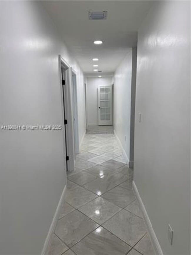 Foto del edificio - 256 NW 82nd Terrace