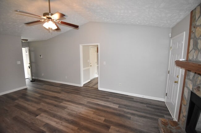 Building Photo - 6313 Applewhite Rd