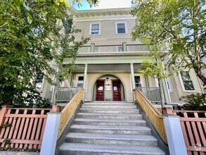 Building Photo - 52 Beacon St