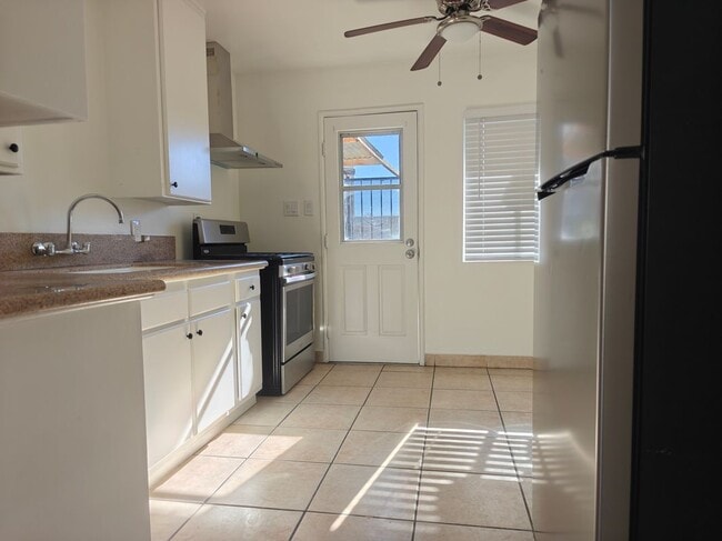 Building Photo - 1303 Turrill Ave