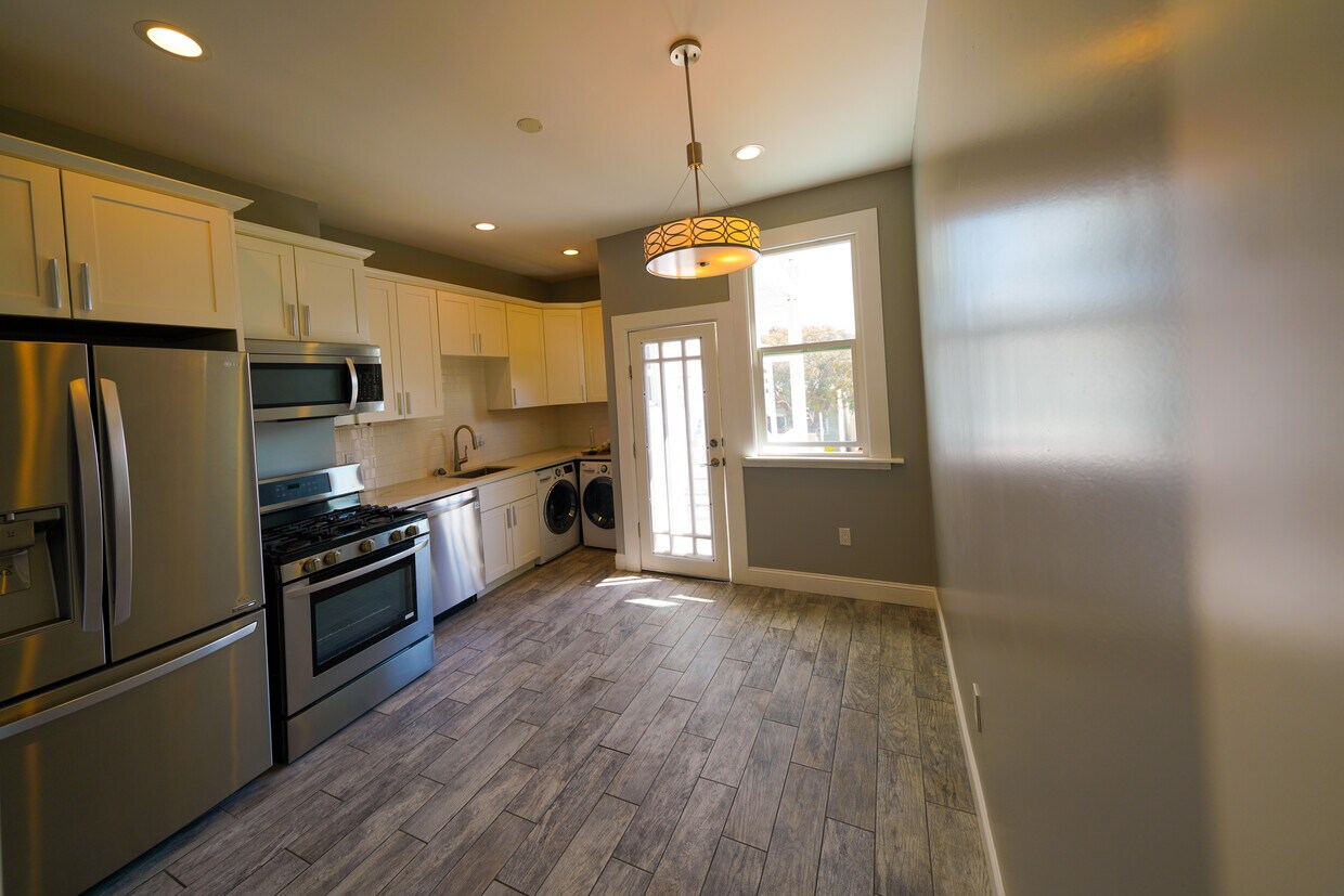 Stainless Steel Kitchen - 3833 24th St