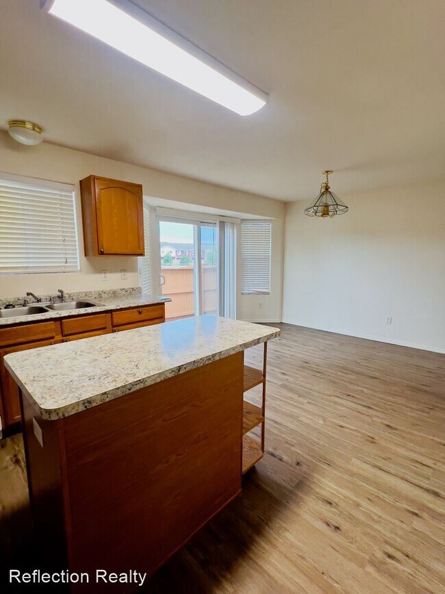 Building Photo - 3 br, 2 bath House - 4887 Rusty Nail Pt #101