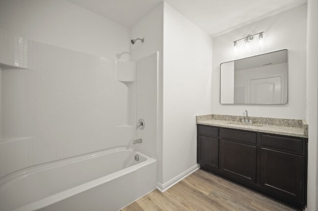 Foto del edificio - 14260 Greenhaw Ln