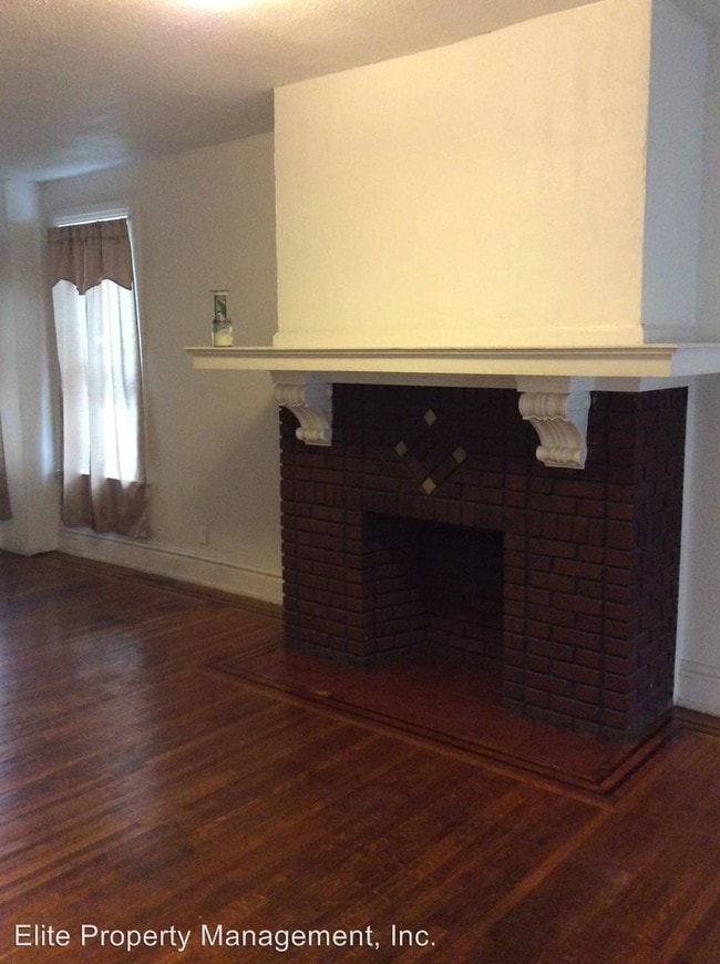 Building Photo - 5 br, 1.5 bath House - 736 W. King St.