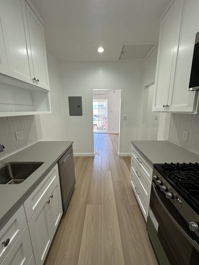 Primary Photo - 1406 Colton St