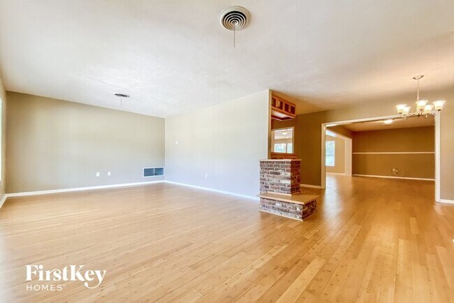 Building Photo - 1841 Fox Cir