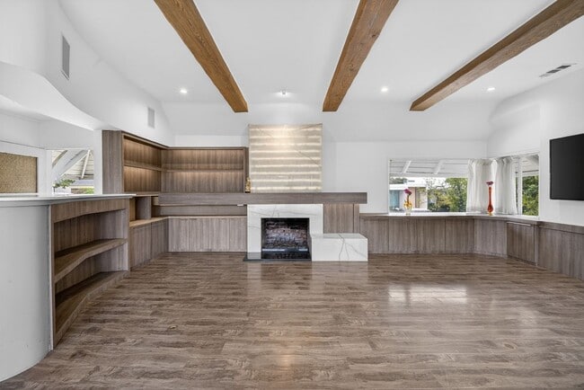 Foto del edificio - 935 Linda Flora Dr