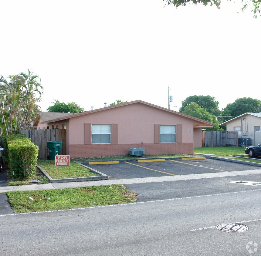 Building Photo - 5901 NW 19th St