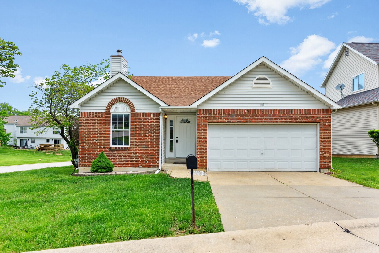 Foto principal - 103 Village Circle Dr
