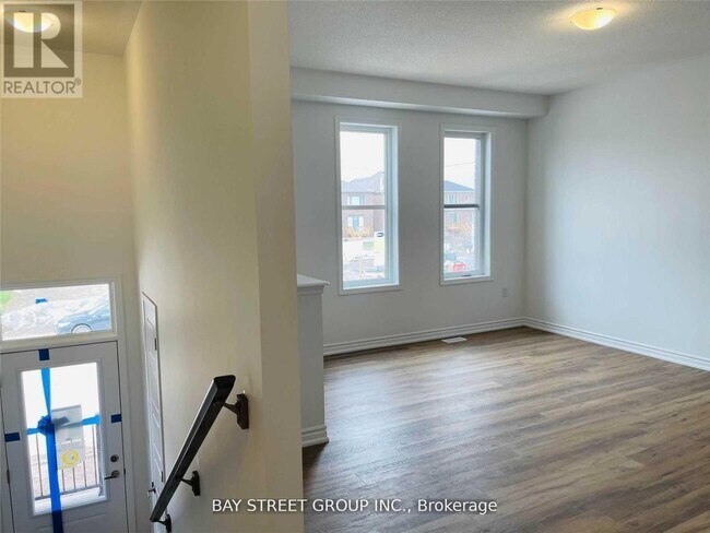 Building Photo - 980-980 Logan Dr