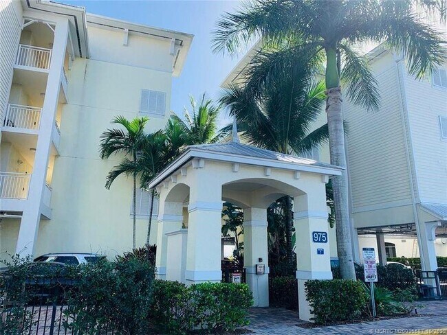 Foto del edificio - 975 NW Flagler Ave