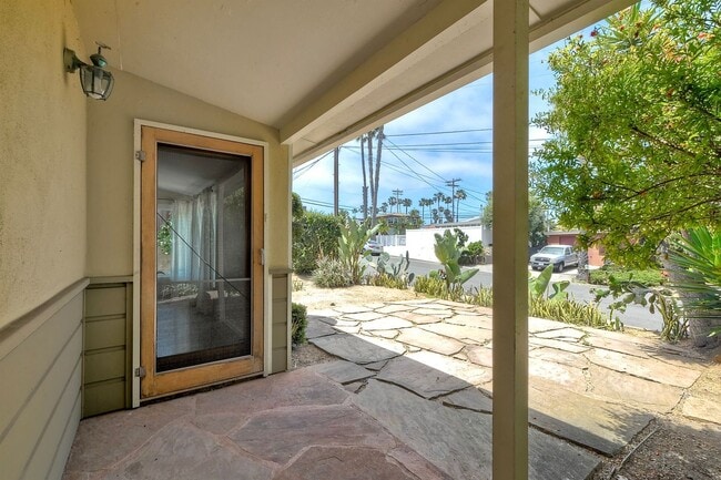 Foto del edificio - Coastal Living - Minutes from the Beach