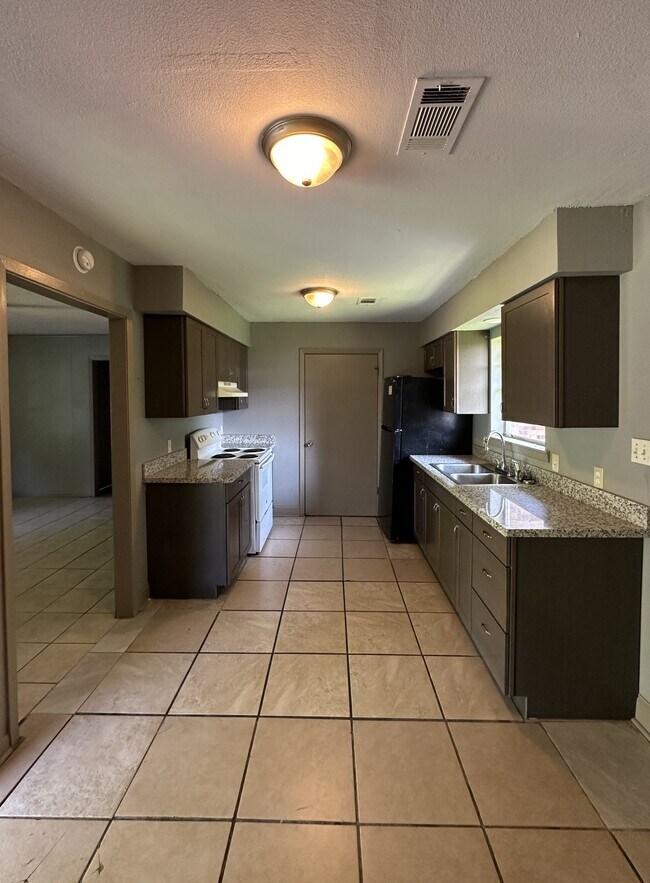 Kitchen - 105 Wells Dr